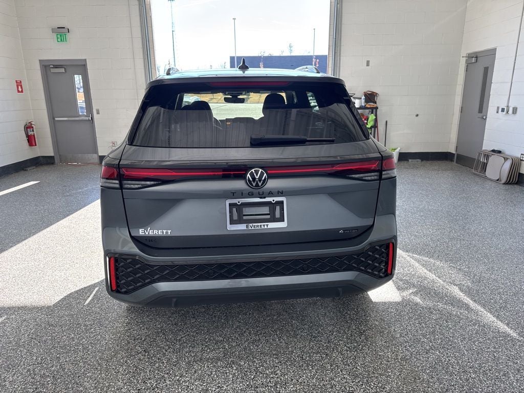 2026 Volkswagen Tiguan 2.0T SE R-Line Black