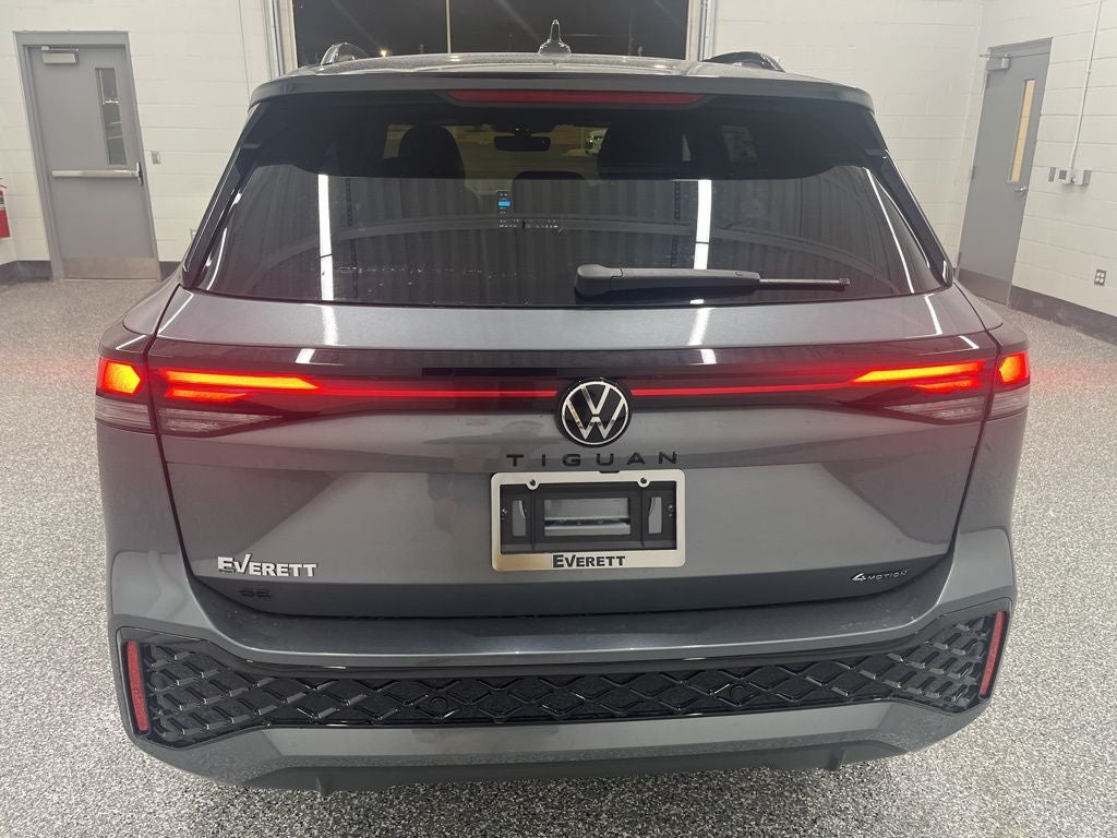 2026 Volkswagen Tiguan 2.0T SE R-Line Black