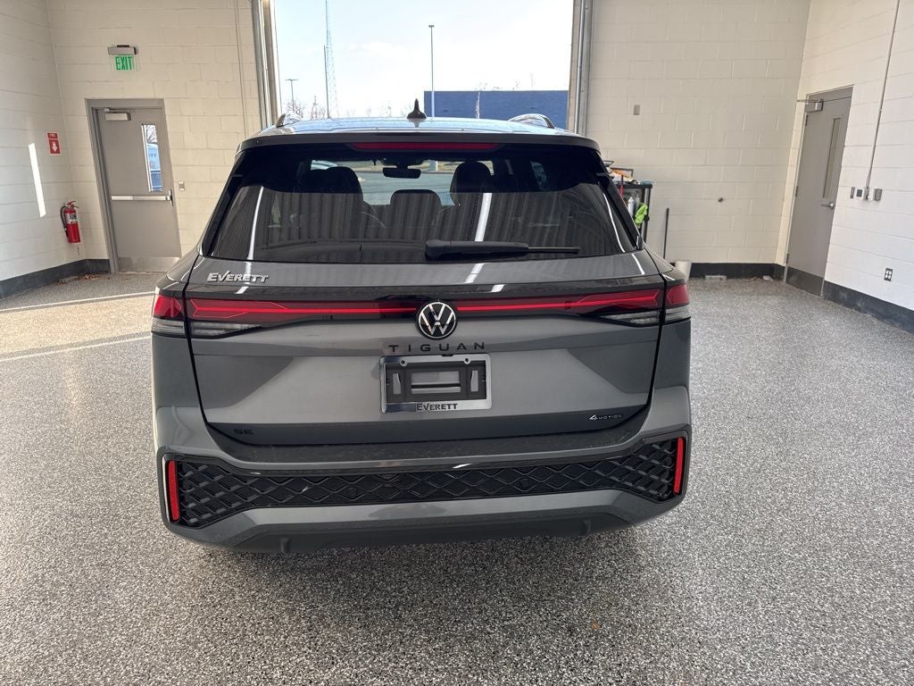 2026 Volkswagen Tiguan 2.0T SE R-Line Black