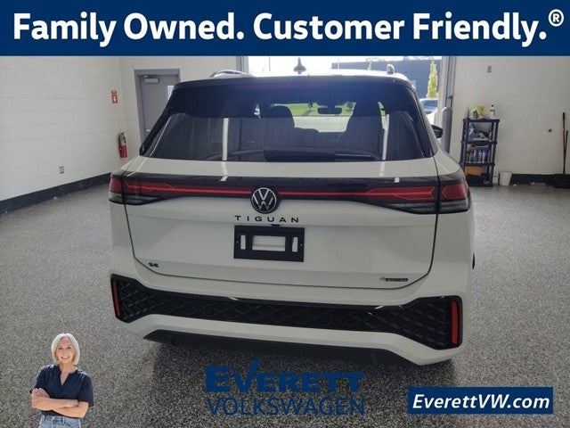 2026 Volkswagen Tiguan 2.0T SE R-Line Black