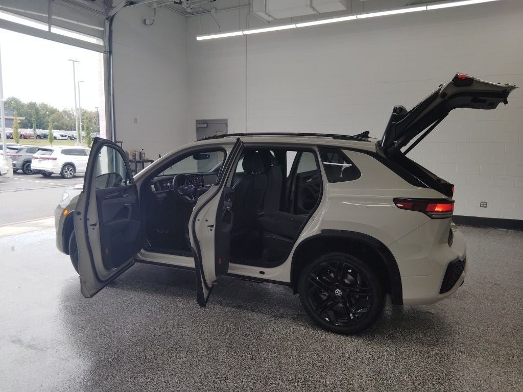 2026 Volkswagen Tiguan SE R-LINE BLACK