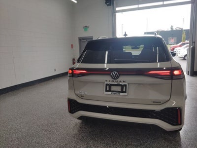 2026 Volkswagen Tiguan SE R-LINE BLACK