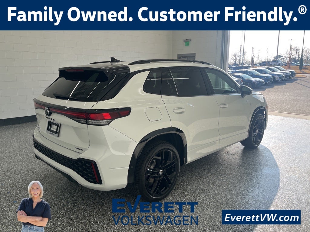 2026 Volkswagen Tiguan 2.0T SE R-Line Black