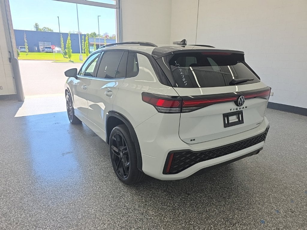 2026 Volkswagen Tiguan SE R-Line Black