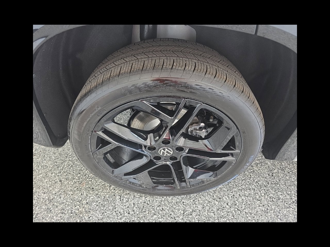 2026 Volkswagen Tiguan SE R-Line Black