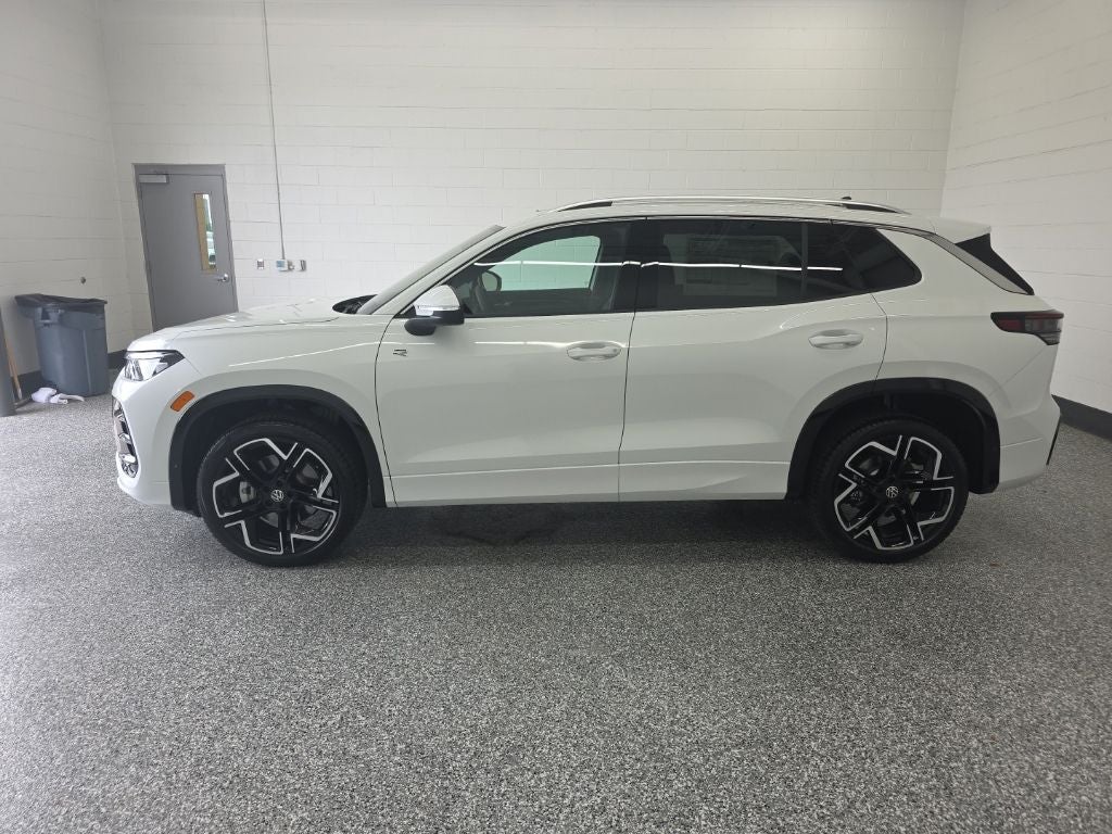 2026 Volkswagen Tiguan 2.0T SEL R-Line Turbo