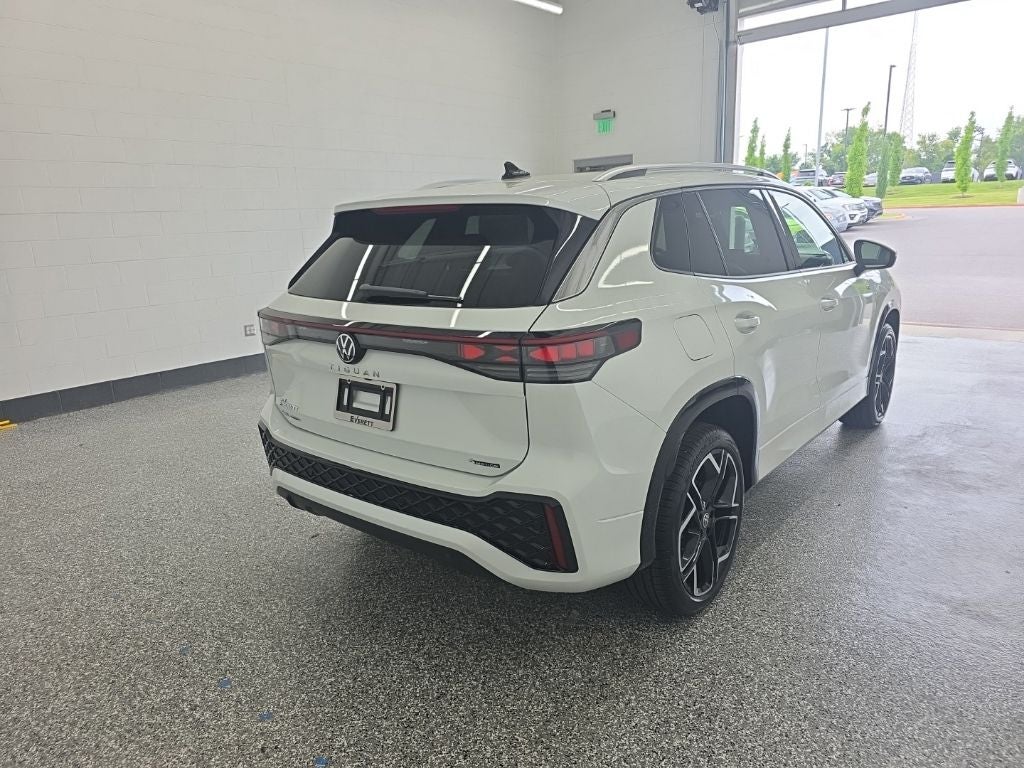 2026 Volkswagen Tiguan 2.0T SEL R-Line Turbo