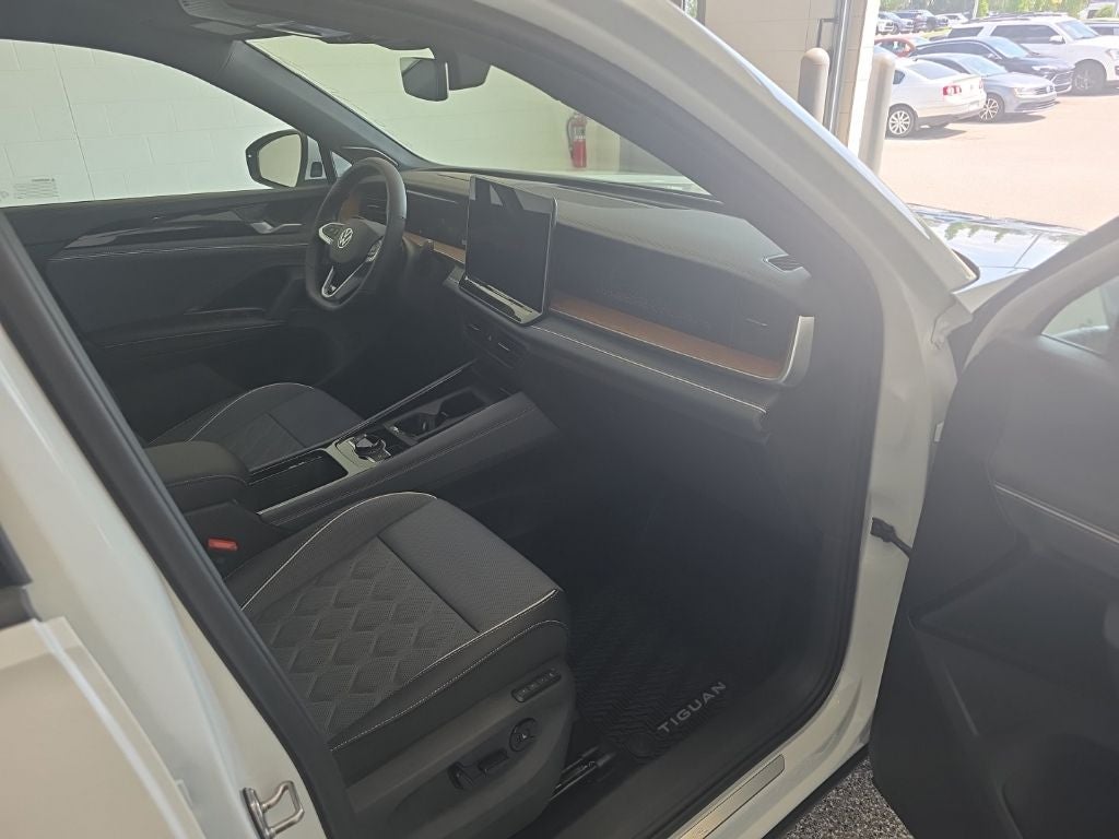 2026 Volkswagen Tiguan 2.0T SEL R-Line Turbo