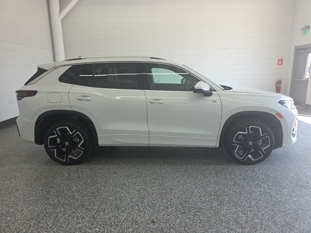 2026 Volkswagen Tiguan 2.0T SEL R-Line Turbo