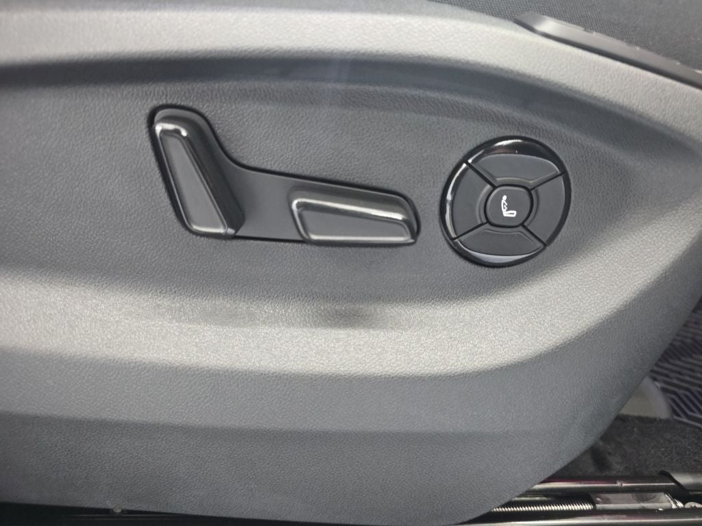 2026 Volkswagen Tiguan 2.0T SEL R-Line