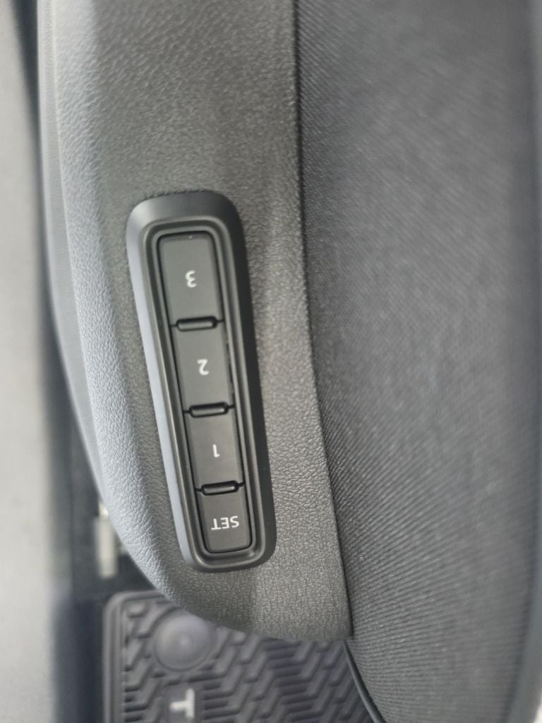 2026 Volkswagen Tiguan 2.0T SEL R-Line