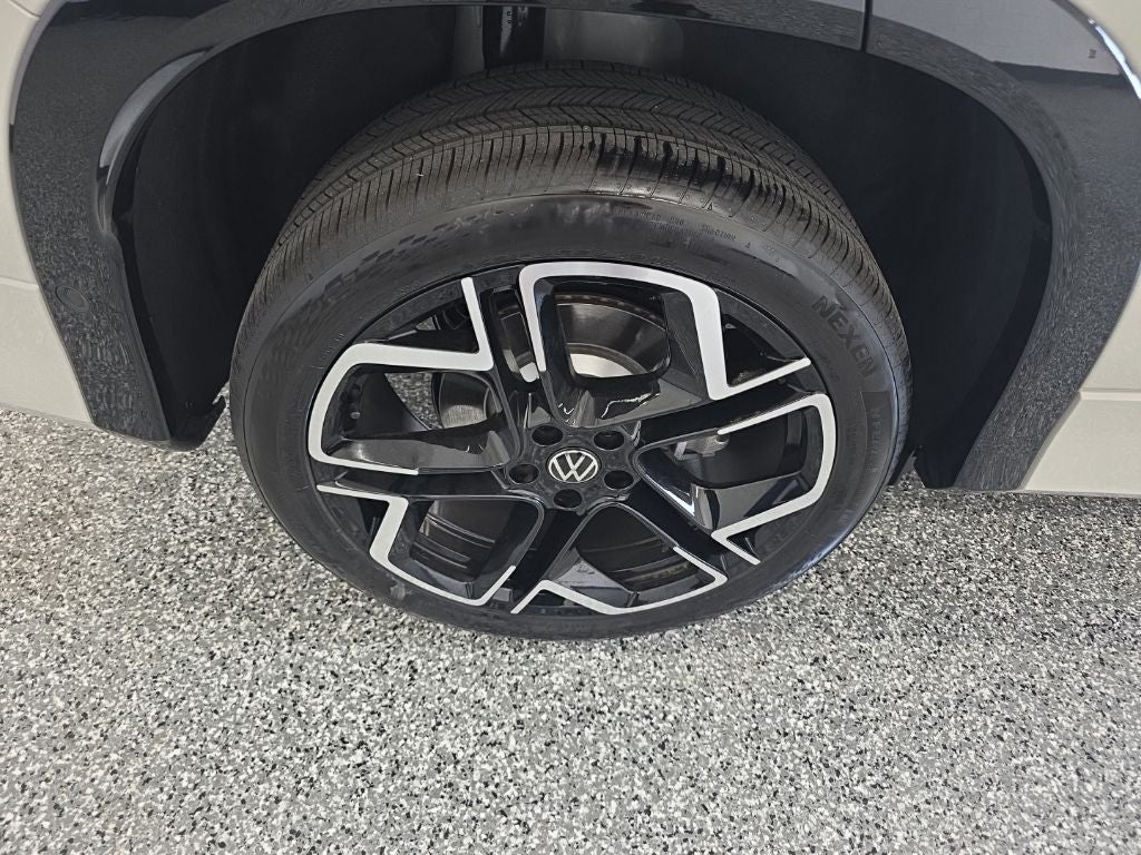 2026 Volkswagen Tiguan 2.0T SEL R-Line