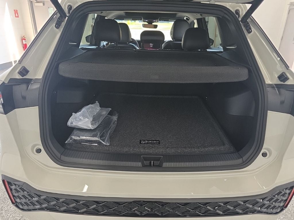 2026 Volkswagen Tiguan 2.0T SEL R-Line