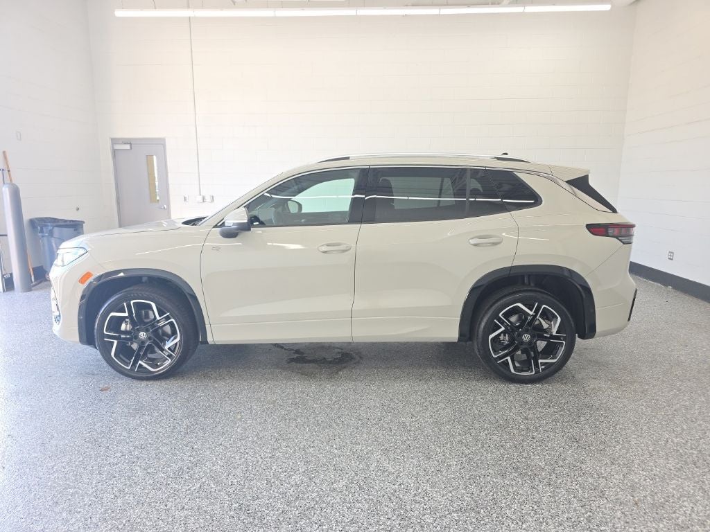2026 Volkswagen Tiguan 2.0T SEL R-Line
