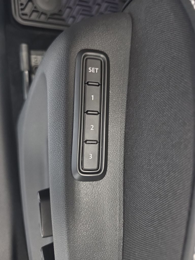 2026 Volkswagen Tiguan 2.0T SEL R-Line