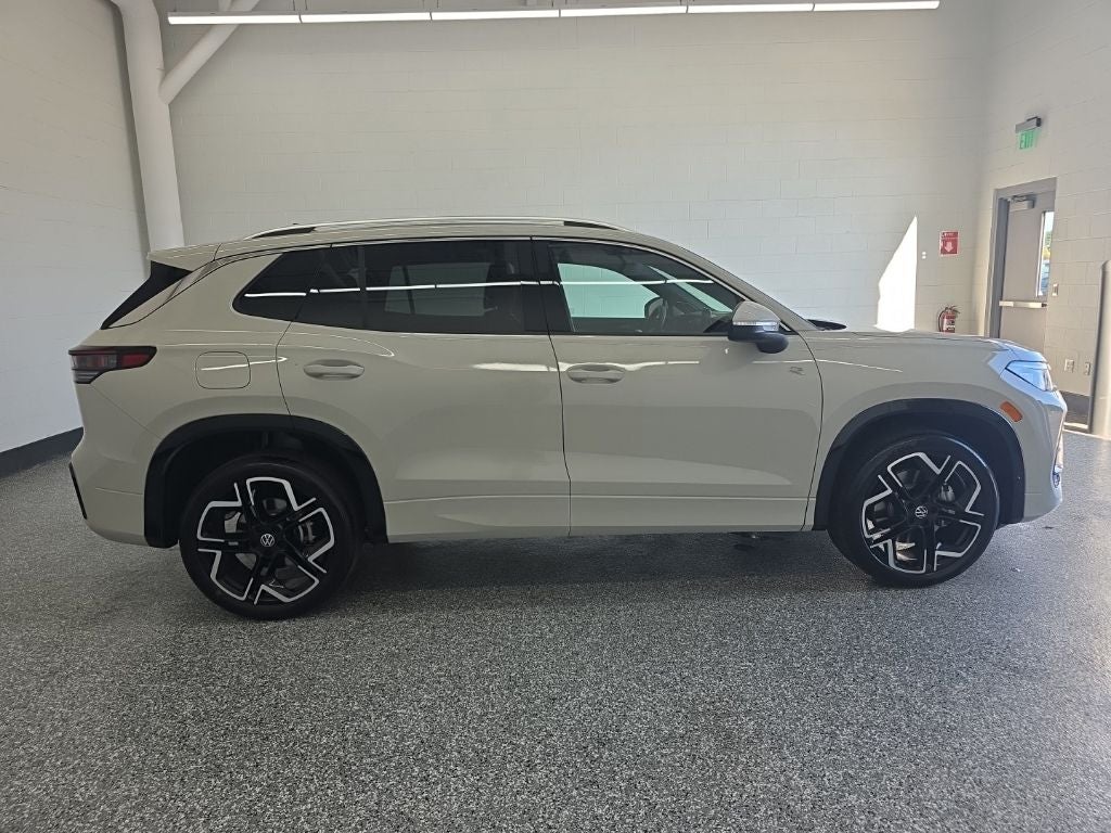 2026 Volkswagen Tiguan 2.0T SEL R-Line