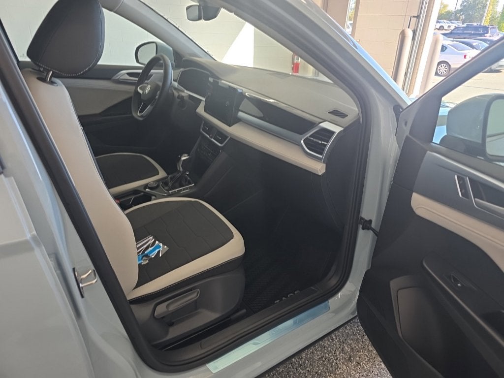 2027 Volkswagen Taos 1.5T SE