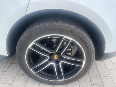 2021 Porsche Macan Base