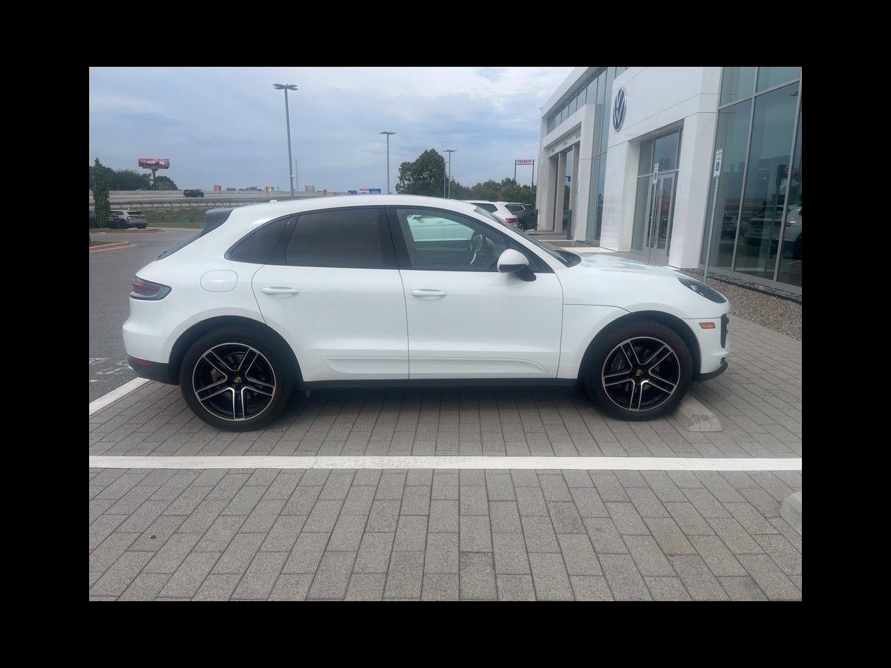 2021 Porsche Macan Base