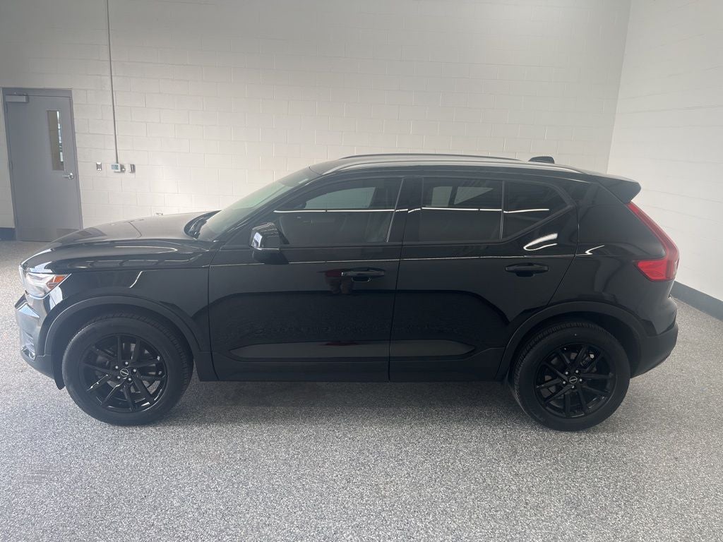 2022 Volvo XC40 Momentum