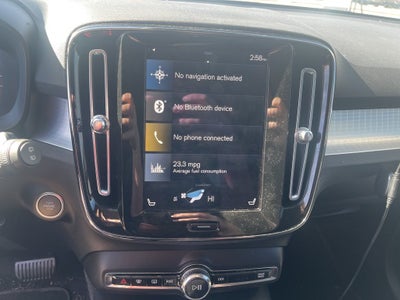 2022 Volvo XC40 Momentum