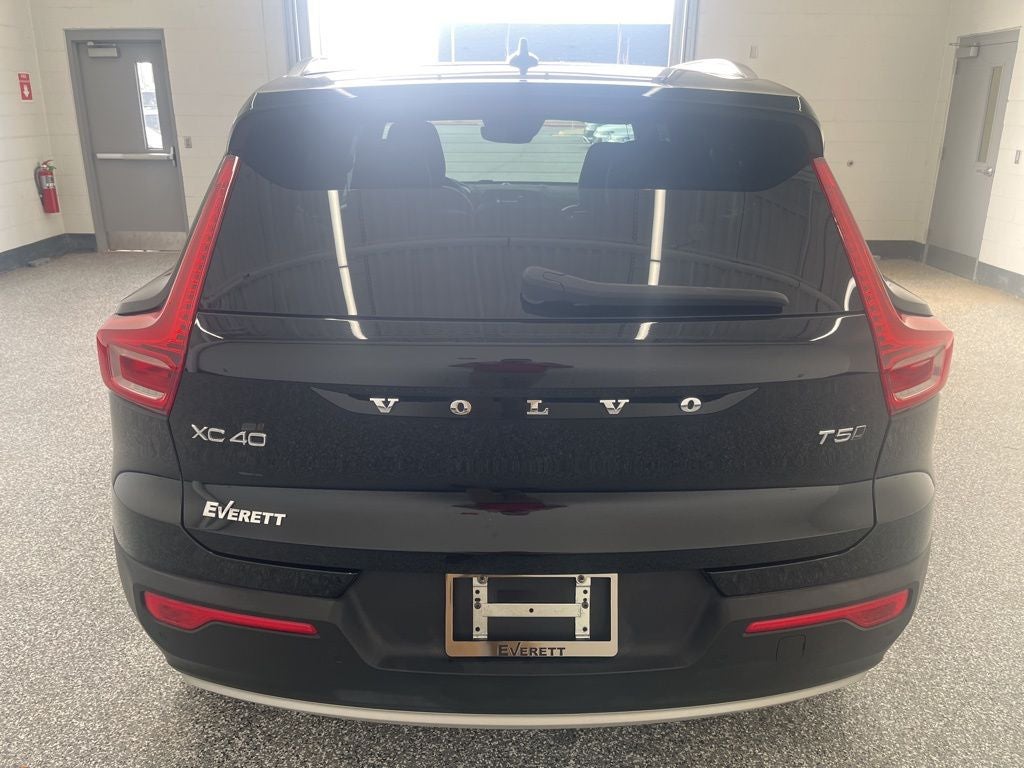 2022 Volvo XC40 Momentum