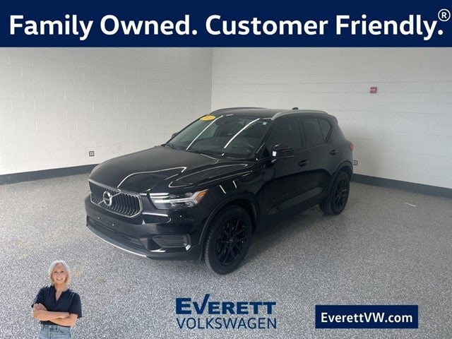 2022 Volvo XC40 Momentum