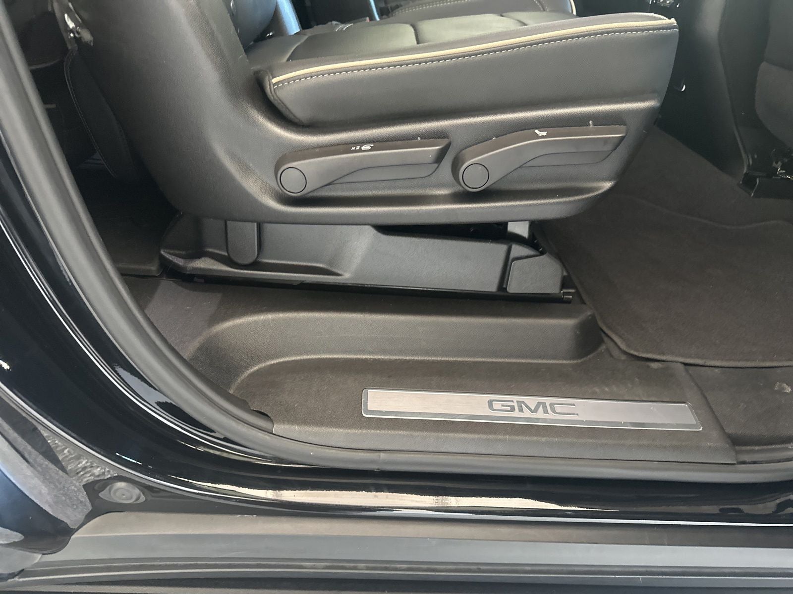 2024 GMC Yukon XL SLT