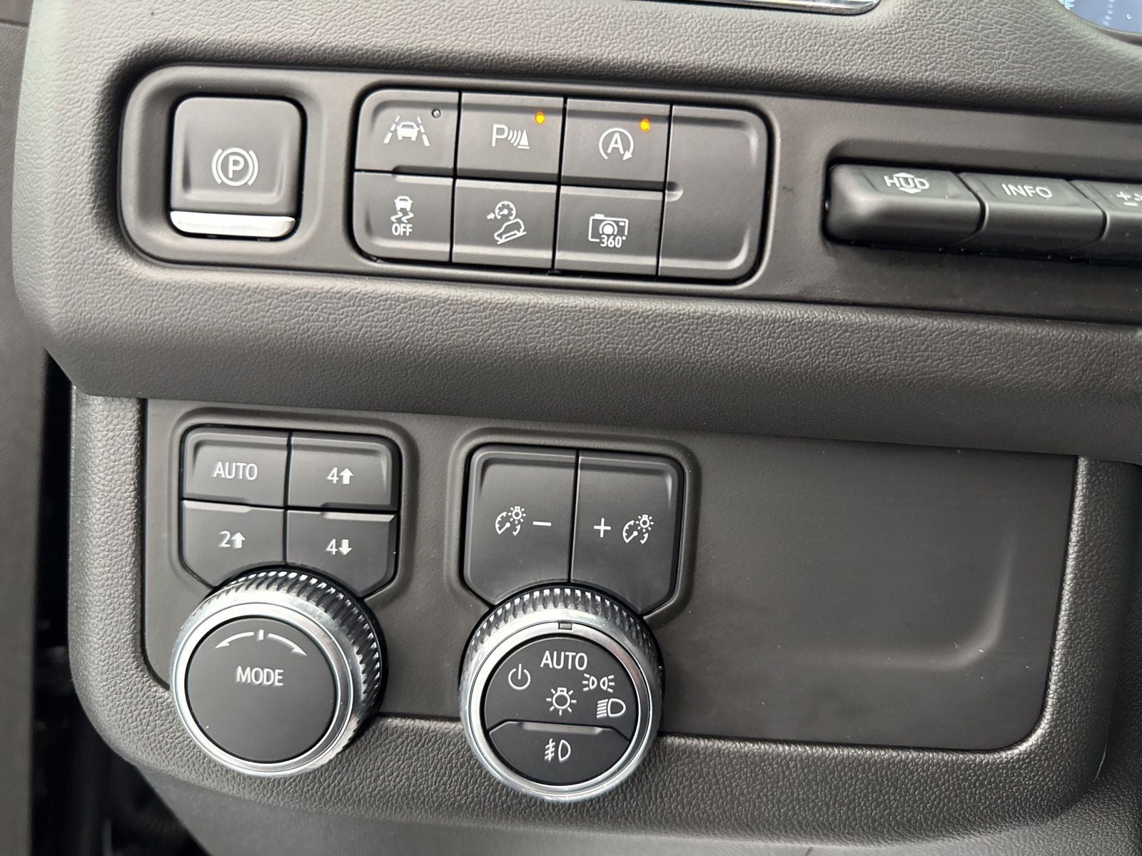 2024 GMC Yukon XL AT4