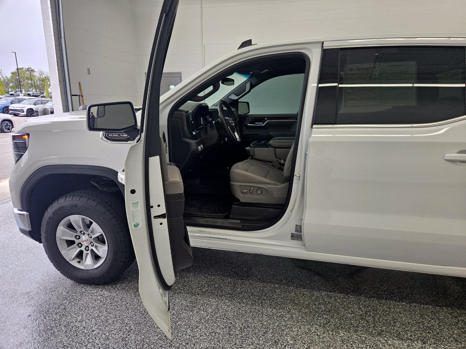 2024 GMC Sierra 1500 SLE
