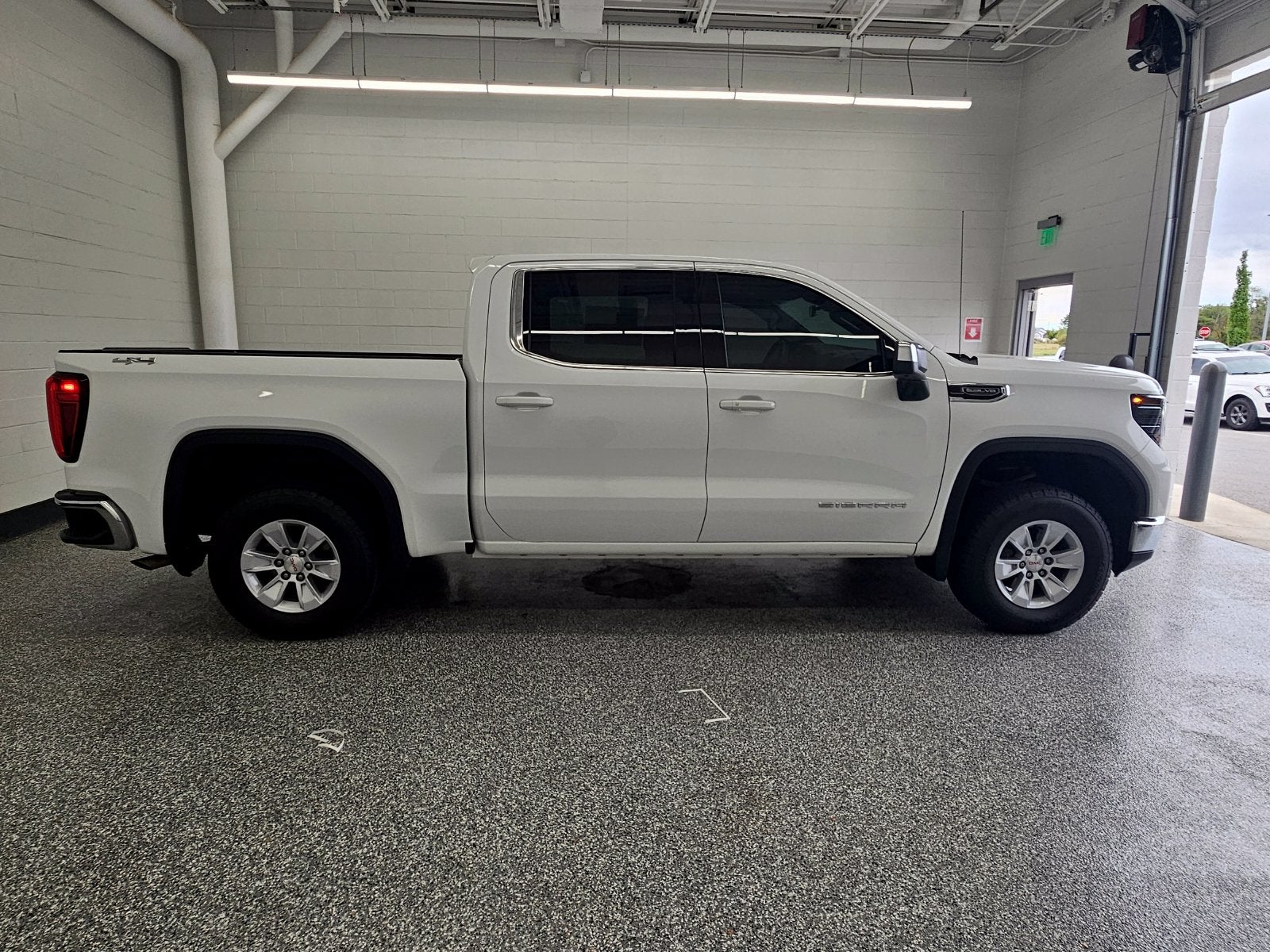 2024 GMC Sierra 1500 SLE