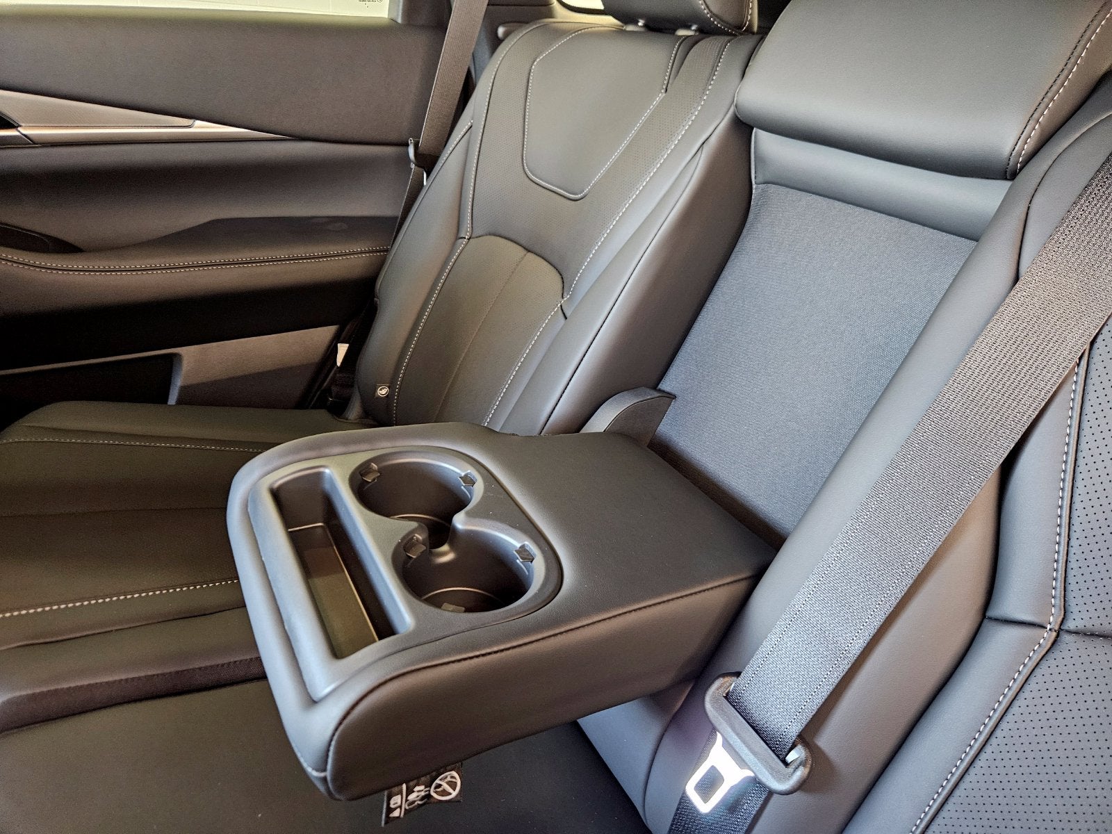 2027 INFINITI QX65 LUXE
