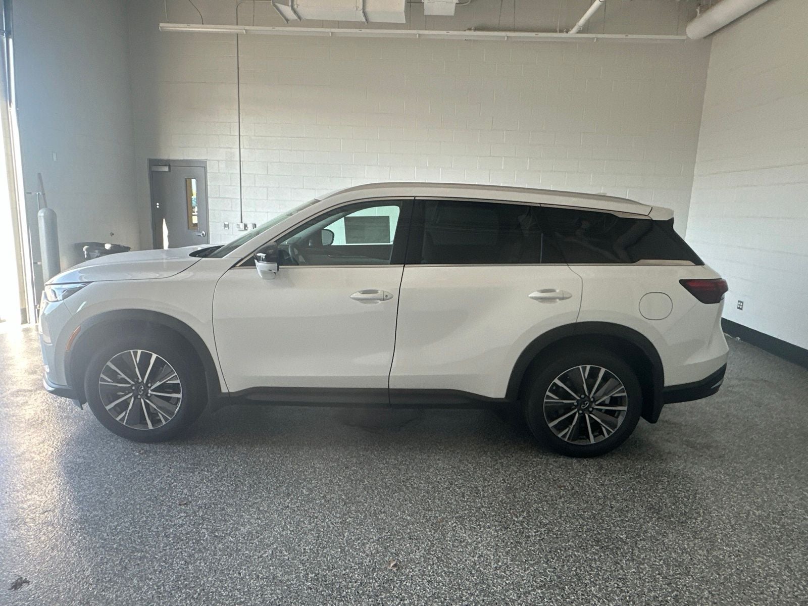 2027 INFINITI QX60 LUXE