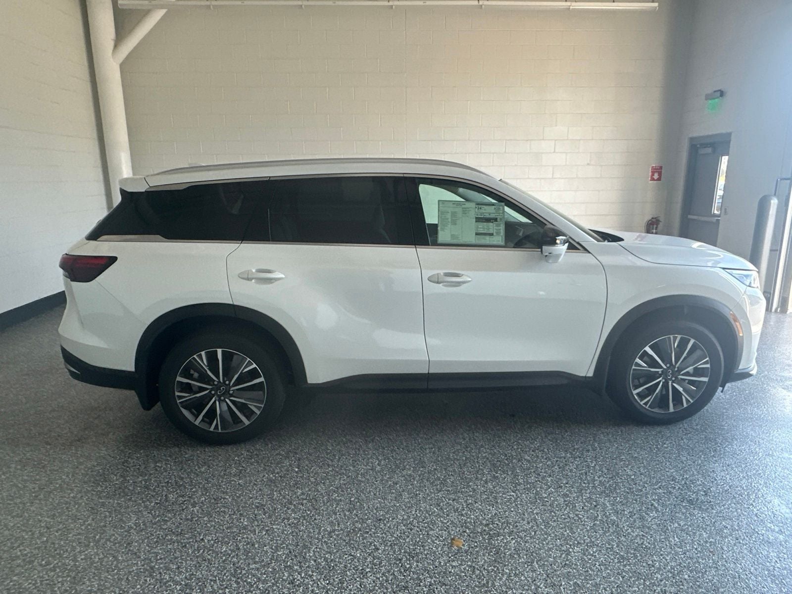 2027 INFINITI QX60 LUXE
