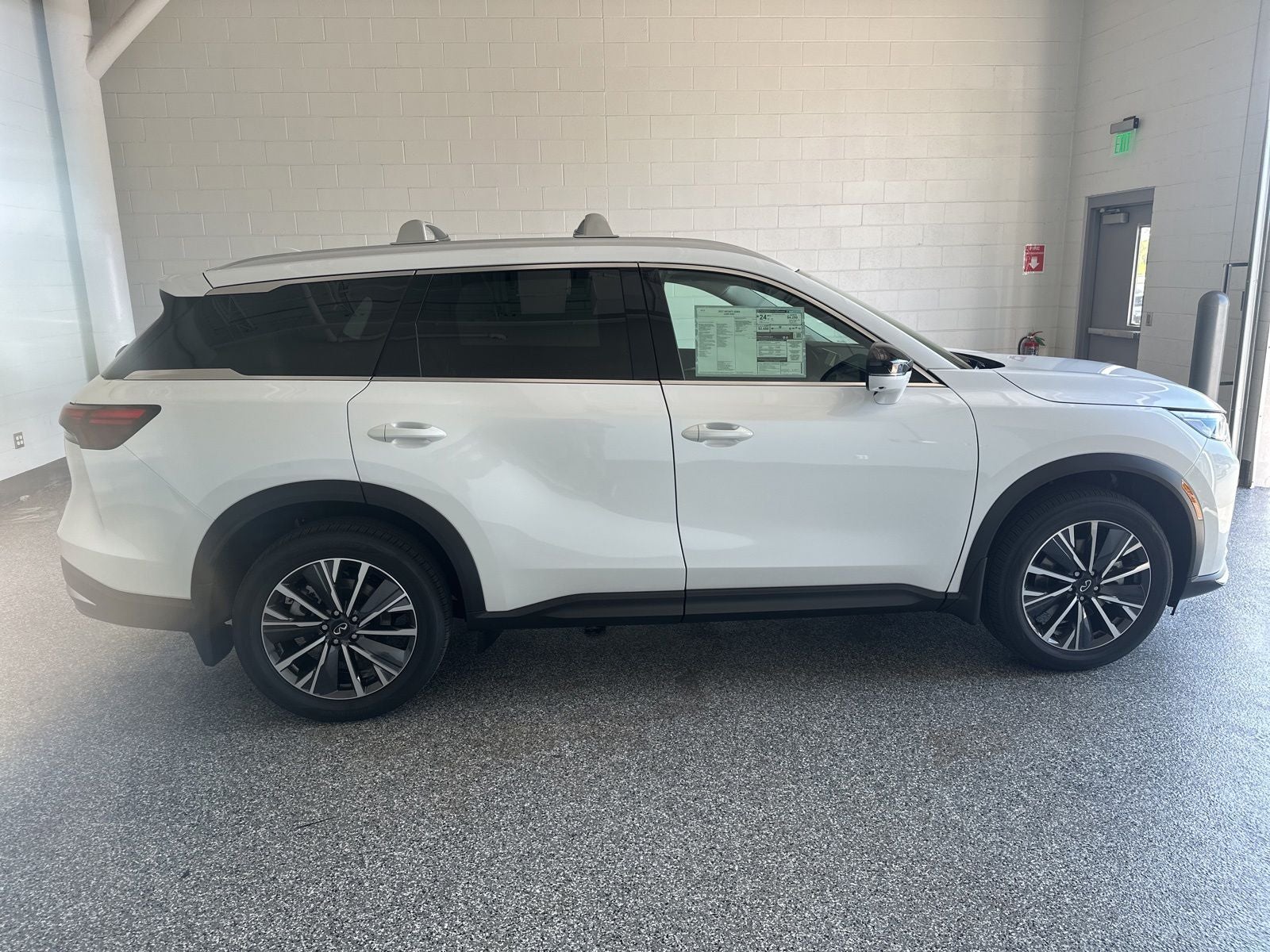 2027 INFINITI QX60 LUXE