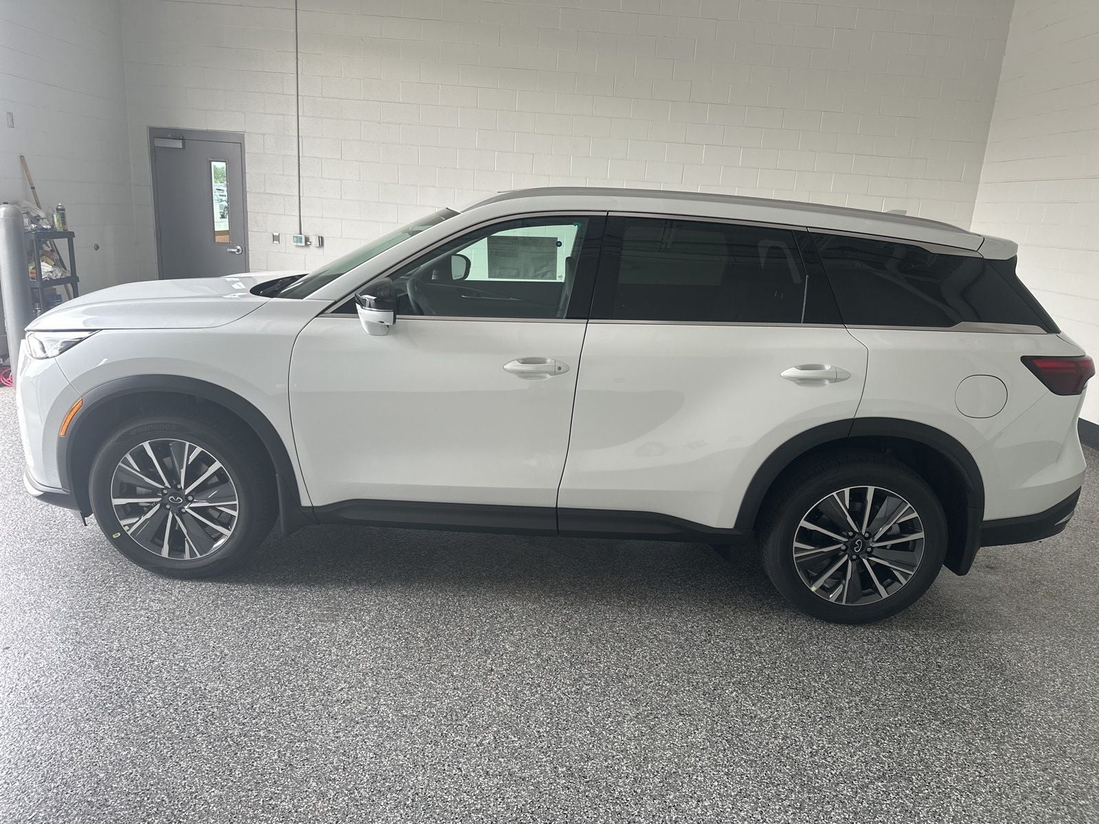 2027 INFINITI QX60 LUXE