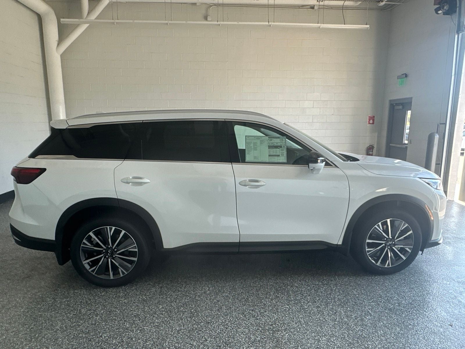 2027 INFINITI QX60 LUXE