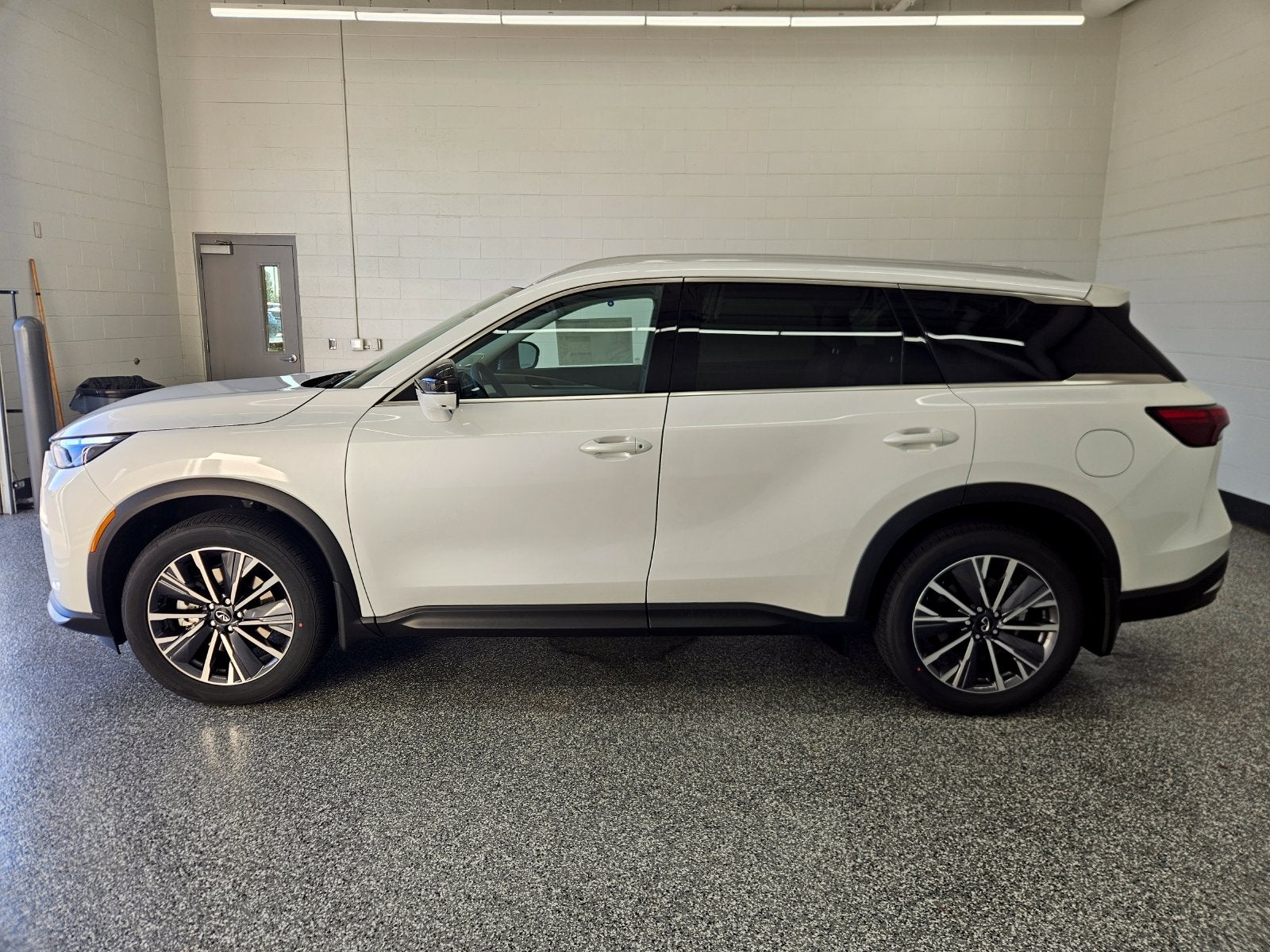 2027 INFINITI QX60 LUXE