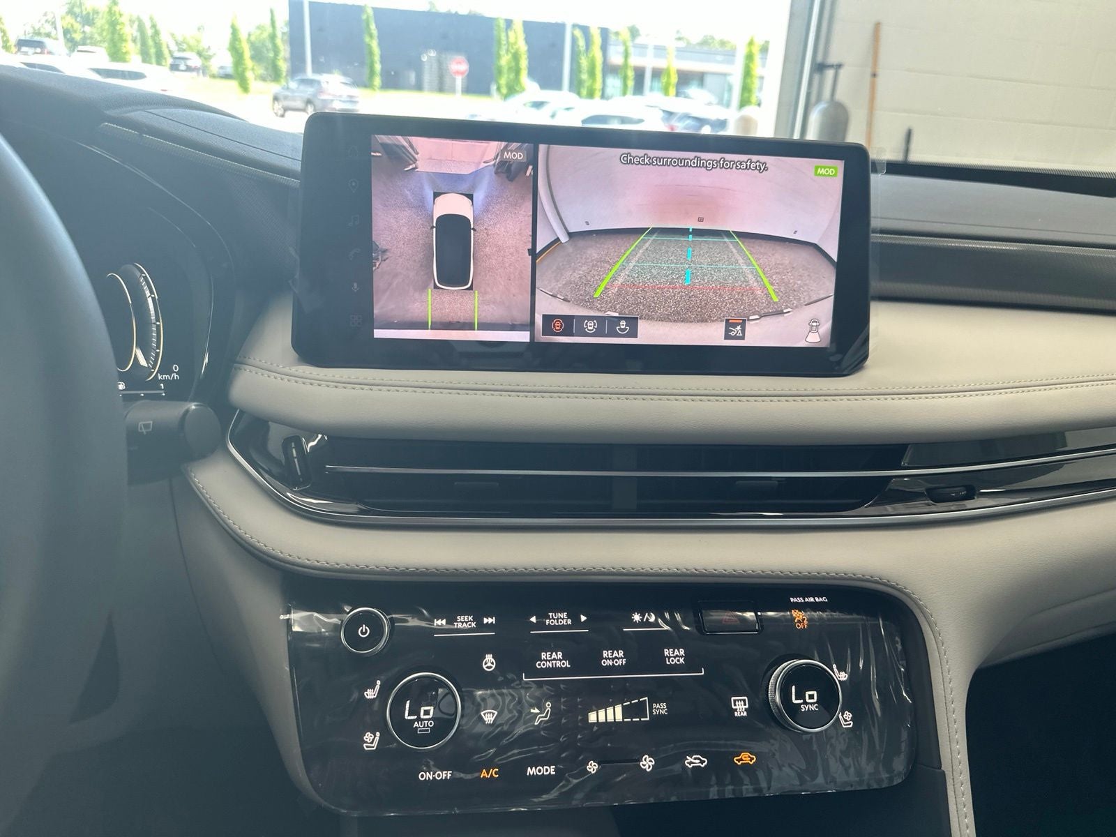 2027 INFINITI QX60 LUXE