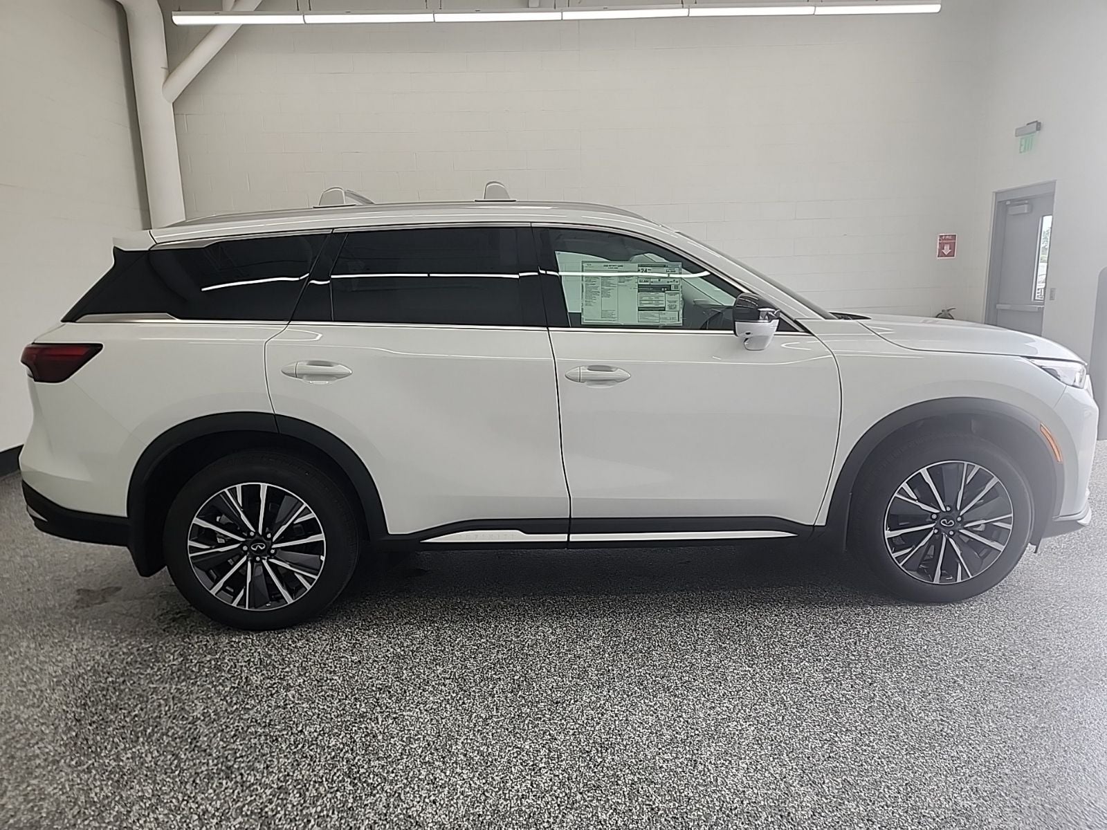 2026 INFINITI QX60 LUXE