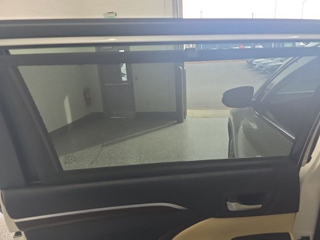 2016 Toyota Highlander Limited Platinum V6