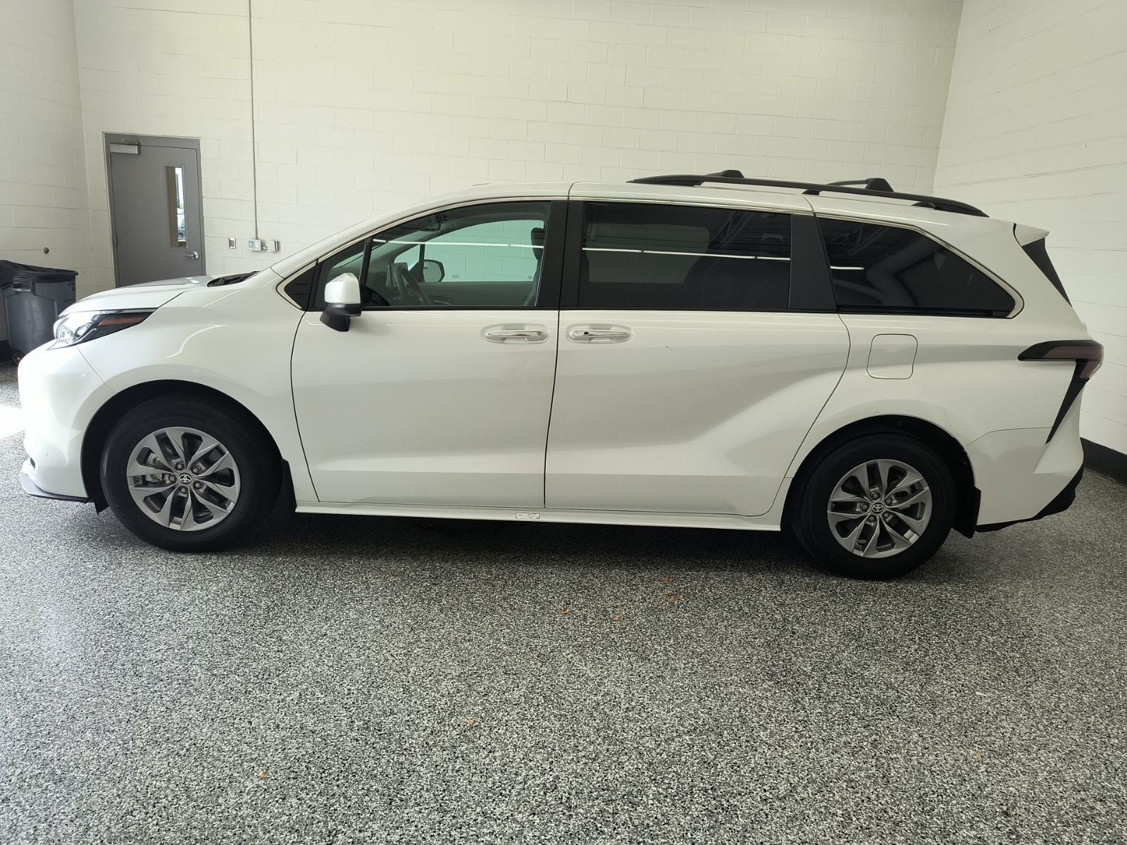 2024 Toyota Sienna XLE 8 Passenger