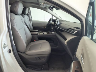 2024 Toyota Sienna XLE 8 Passenger