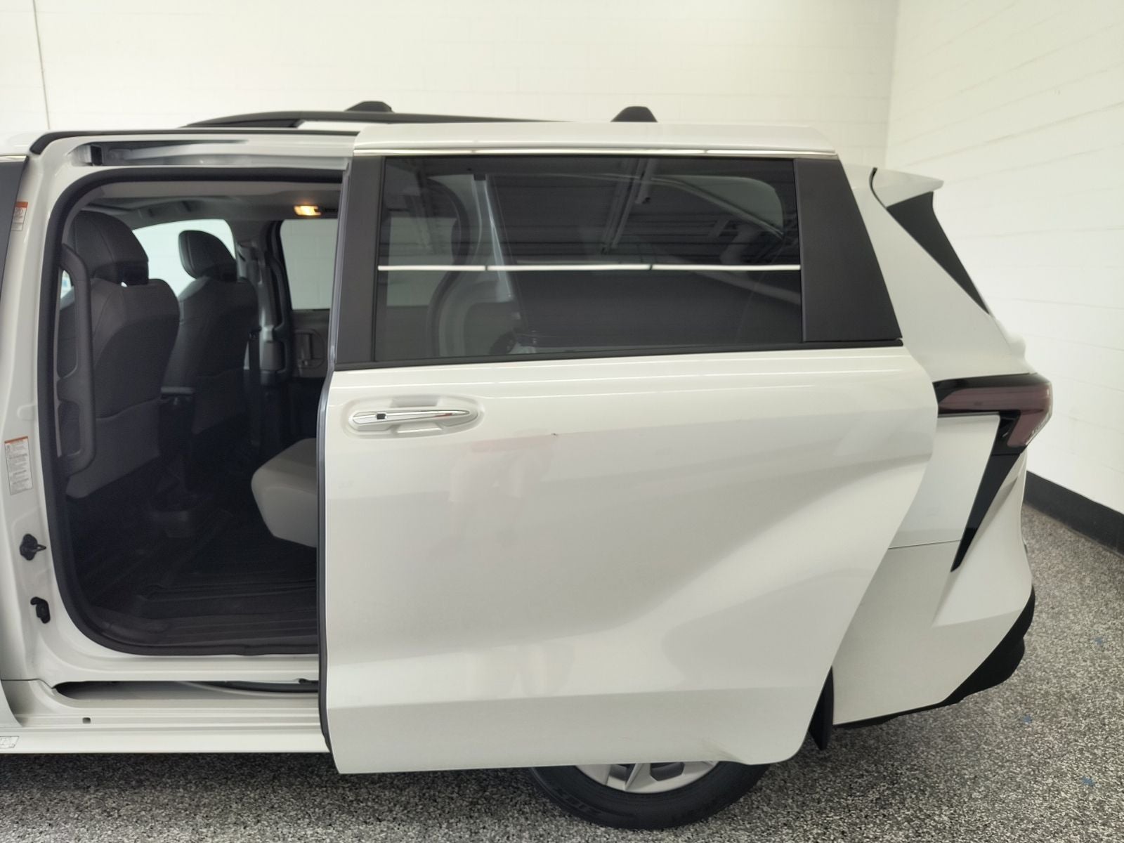2024 Toyota Sienna XLE 8 Passenger
