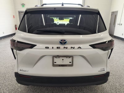 2024 Toyota Sienna XLE 8 Passenger