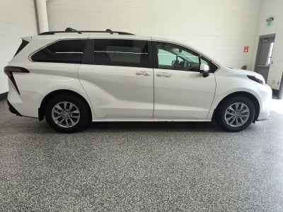 2024 Toyota Sienna XLE 8 Passenger