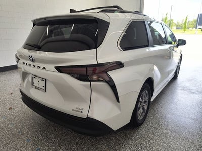 2024 Toyota Sienna XLE 8 Passenger