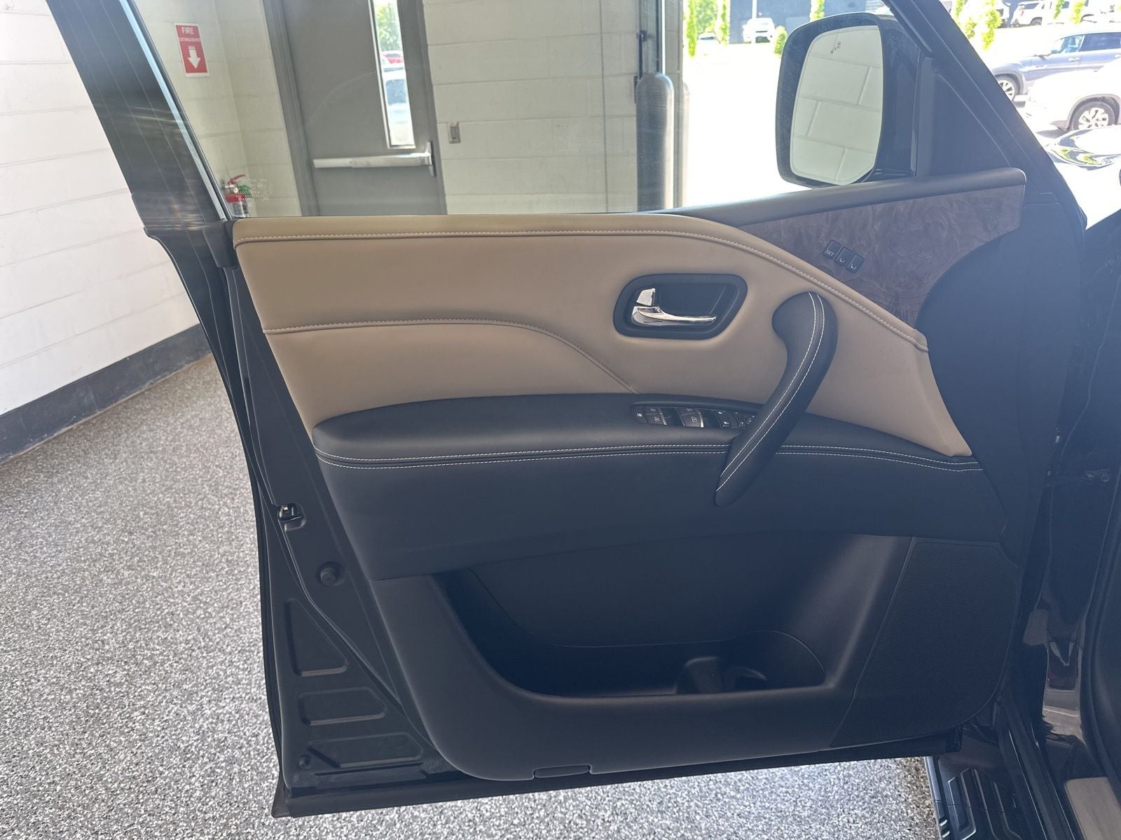 2023 INFINITI QX80 Premium Select