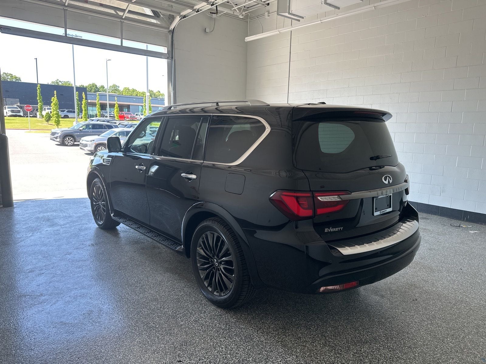 2023 INFINITI QX80 Premium Select