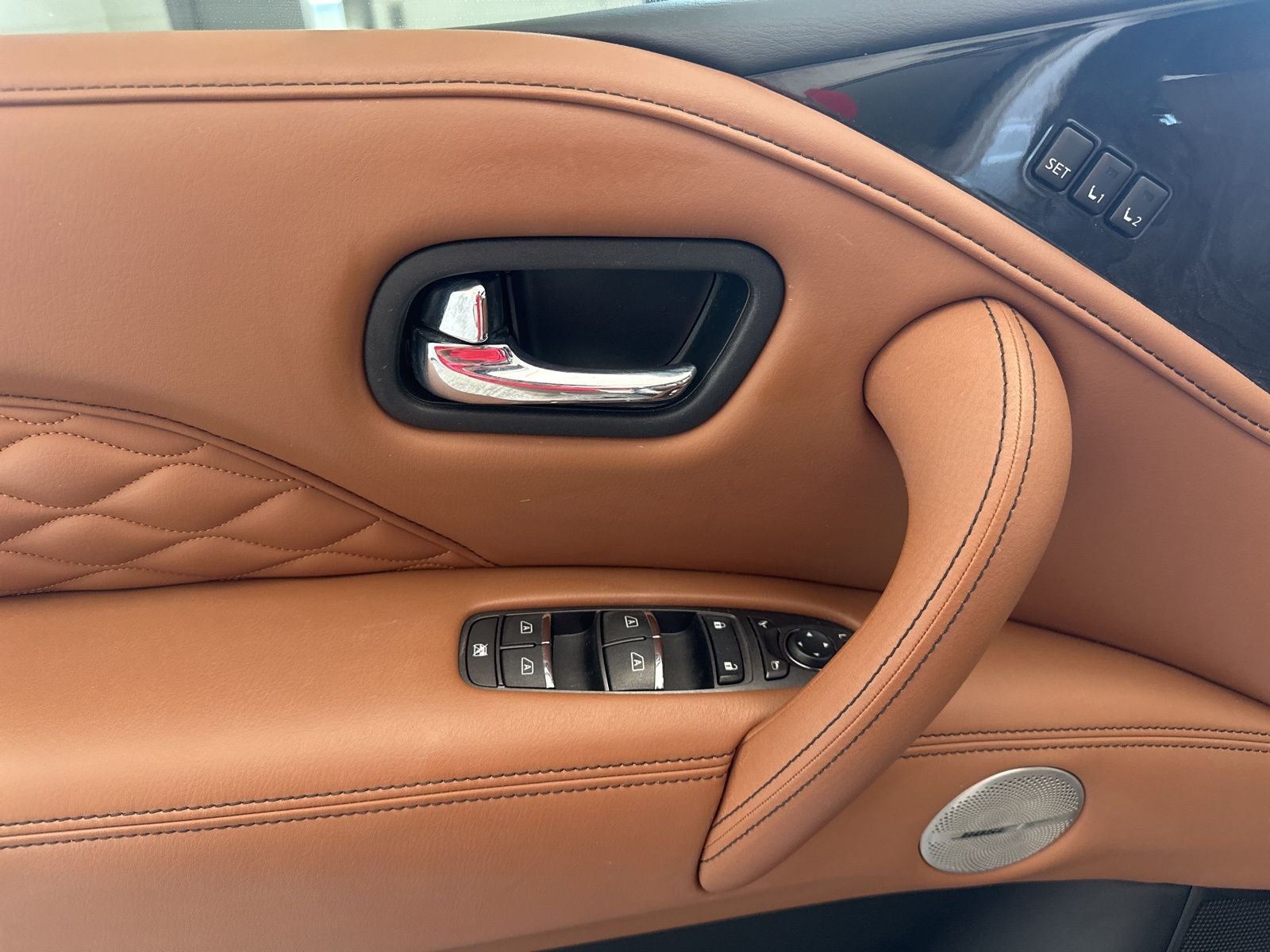 2023 INFINITI QX80 Sensory